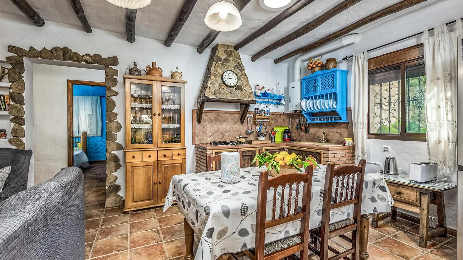 Cozy Home In Algatocin With Kitchenette Holiday home