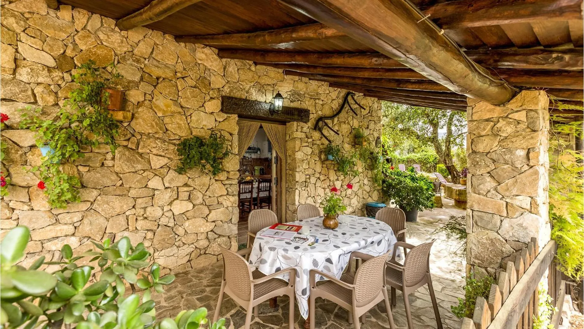 Cozy Home In Algatocin With Kitchenette Holiday home